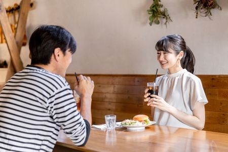 お金のない人との結婚を後悔しない方法：コミュニケーションと理解